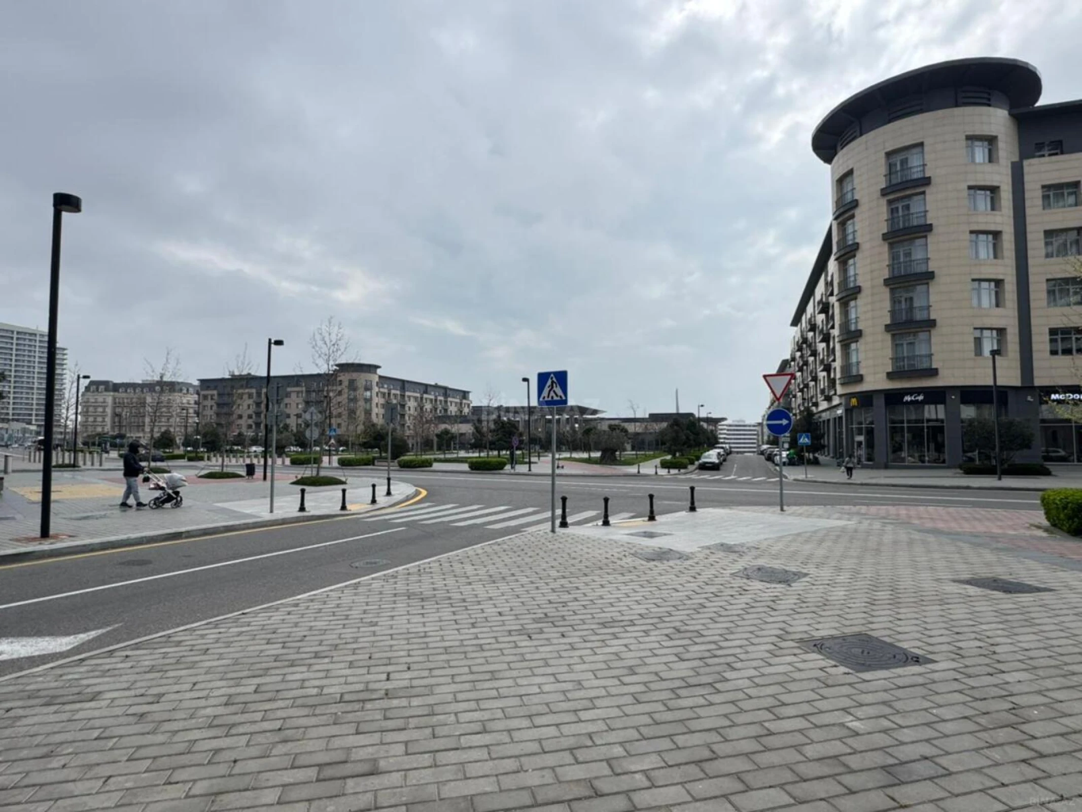 Satılır 2 otaqlı mənzil 75 m²