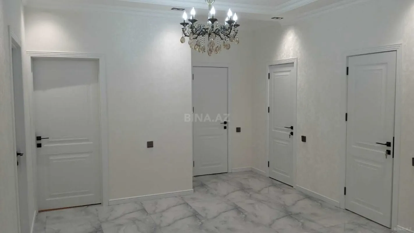 Satılır 3 otaqlı mənzil 141 m²