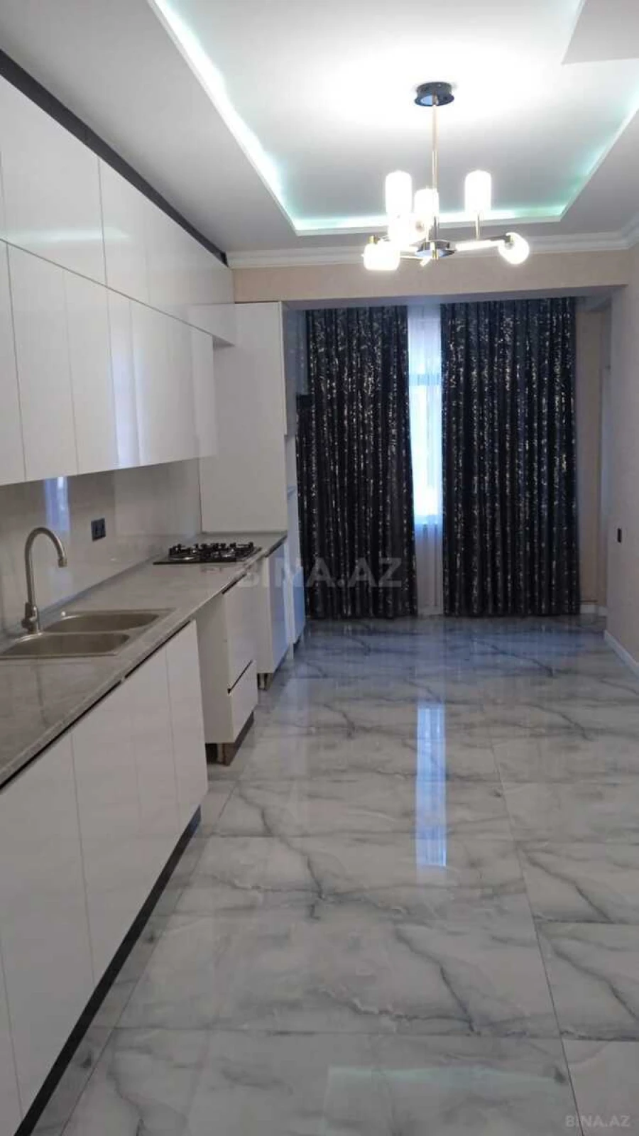 Satılır 3 otaqlı mənzil 141 m²