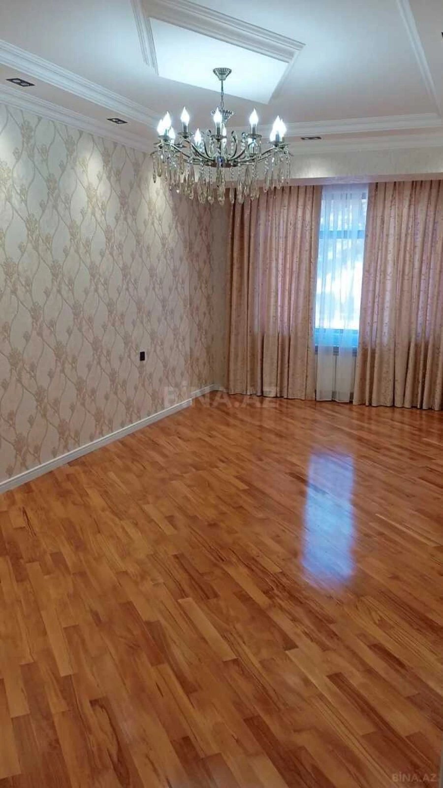 Satılır 3 otaqlı mənzil 141 m²