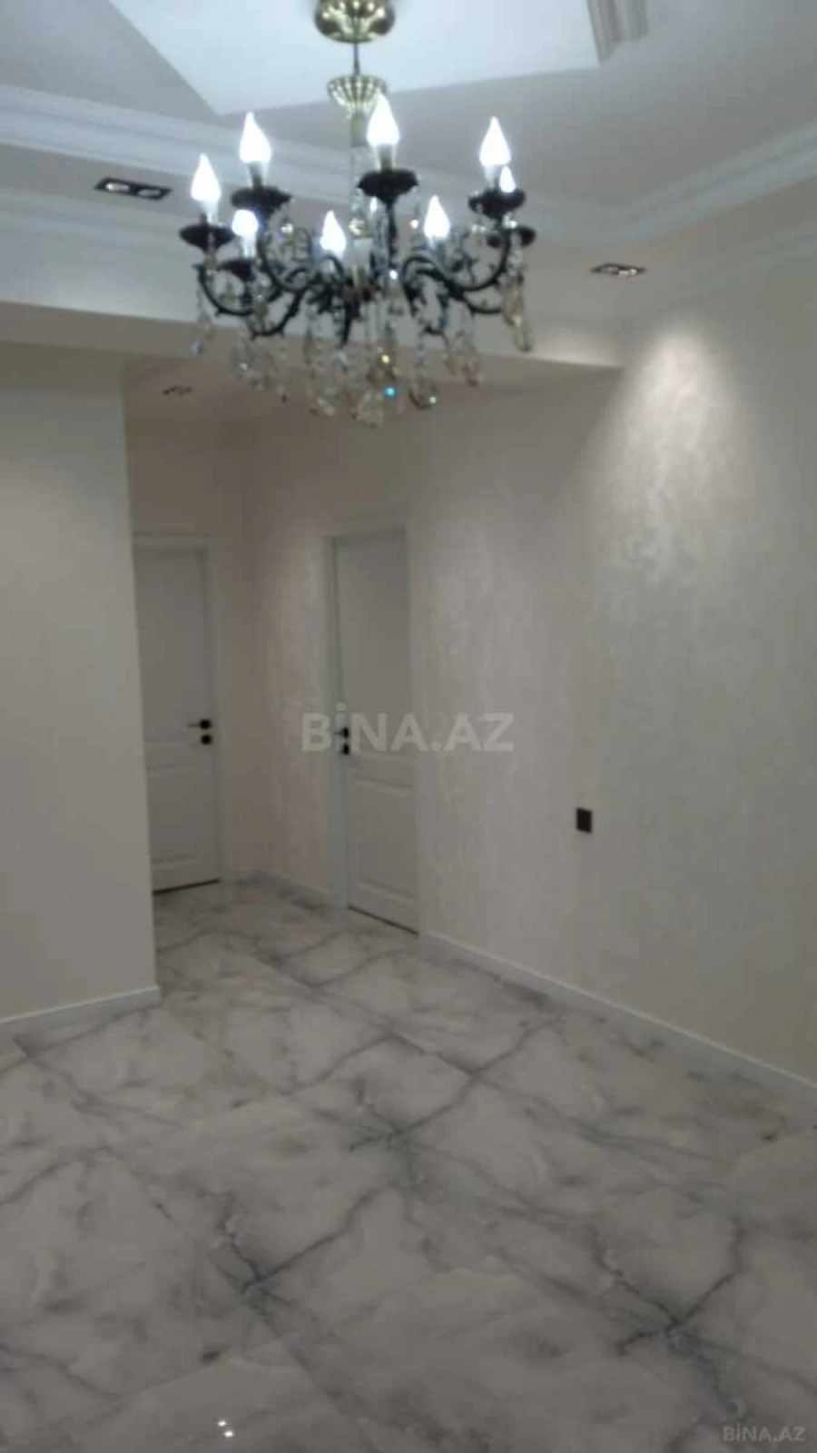 Satılır 3 otaqlı mənzil 141 m²