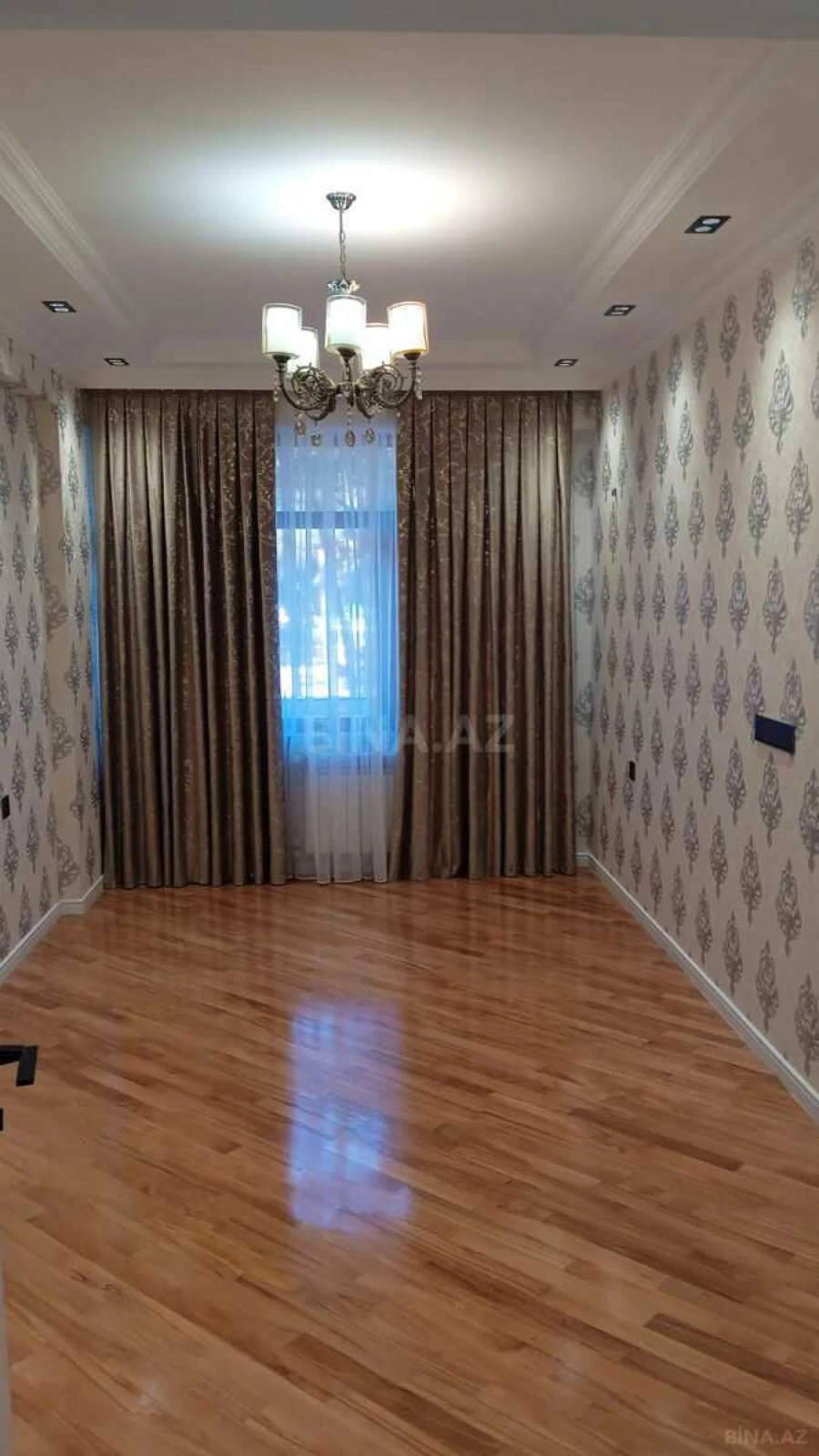 Satılır 3 otaqlı mənzil 141 m²