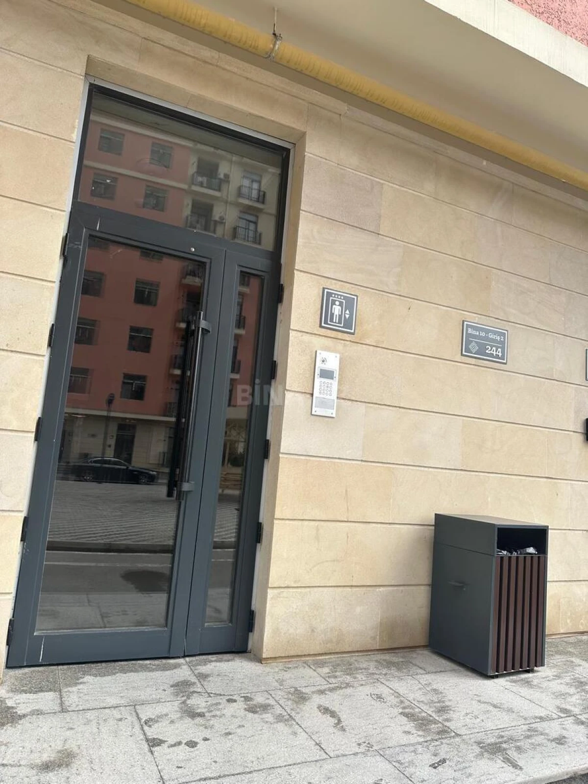 Satılır 2 otaqlı mənzil 82 m²