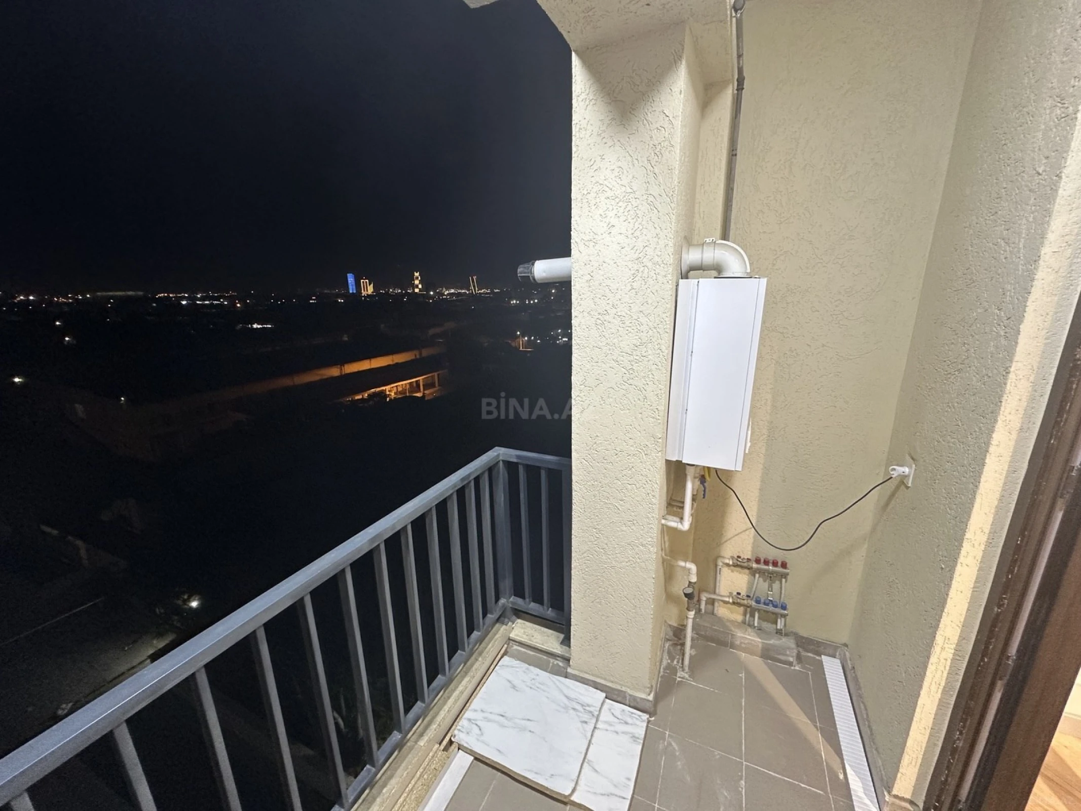 Satılır 2 otaqlı mənzil 82 m²