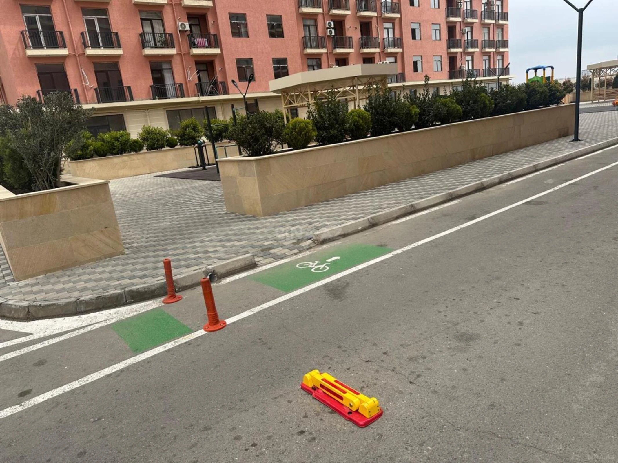 Satılır 2 otaqlı mənzil 82 m²