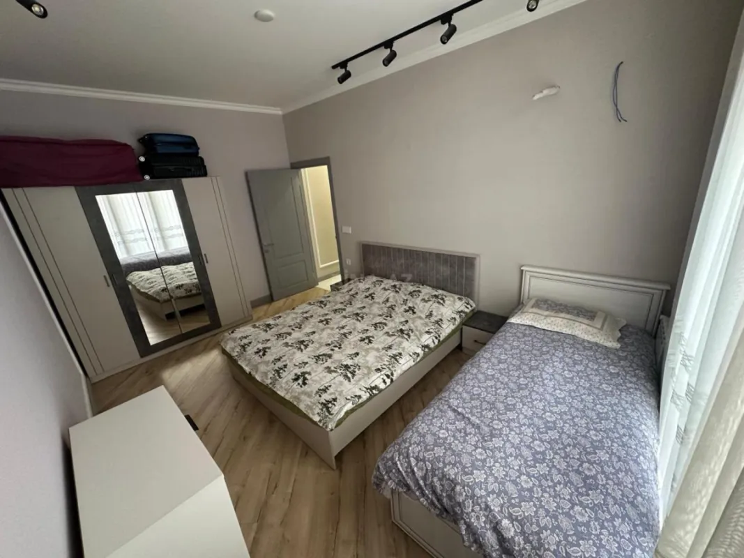 Satılır 2 otaqlı mənzil 82 m²