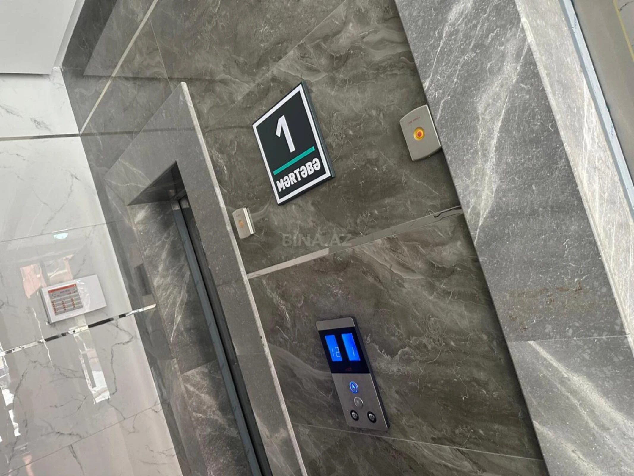 Satılır 2 otaqlı mənzil 82 m²