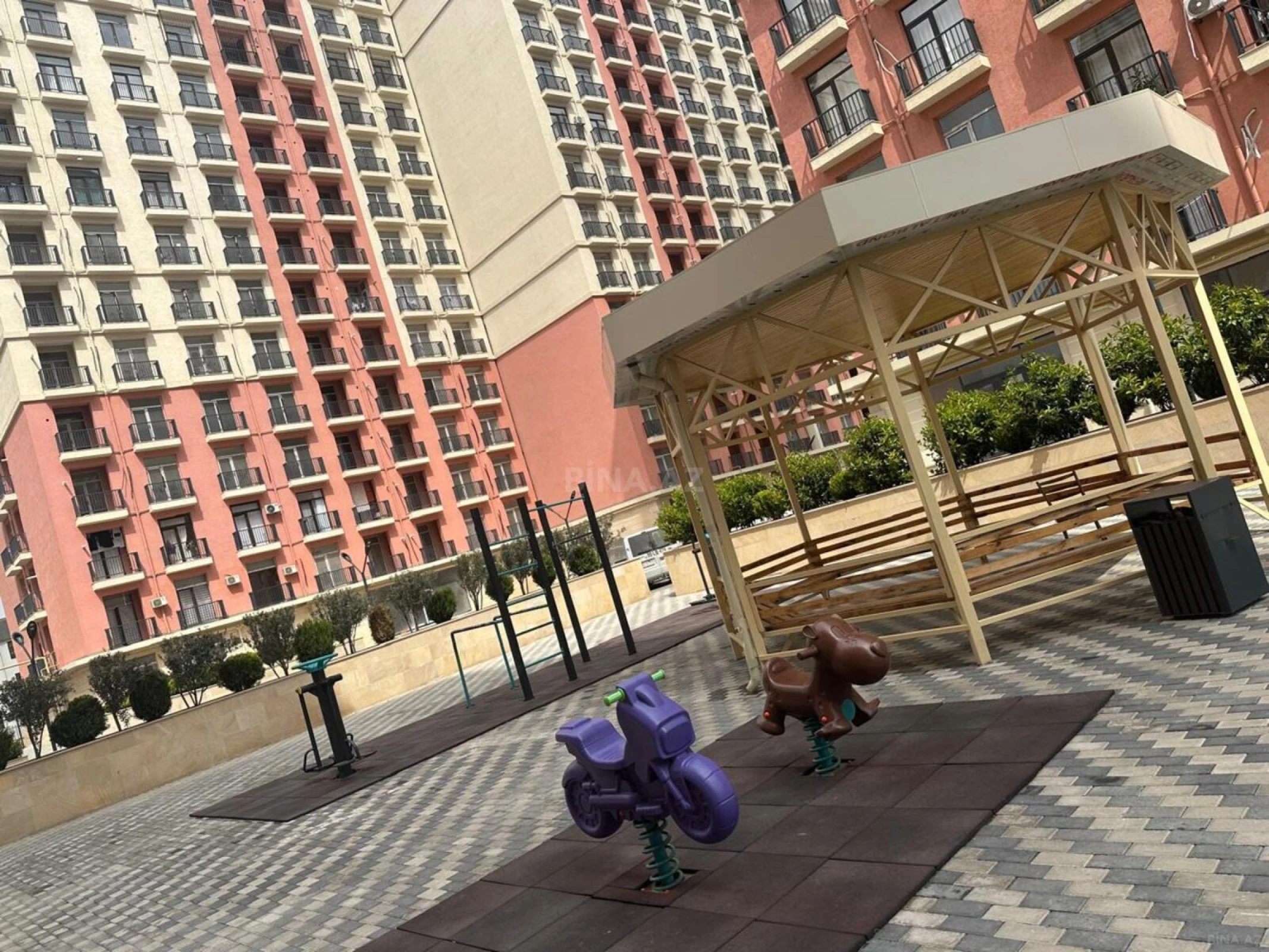 Satılır 2 otaqlı mənzil 82 m²