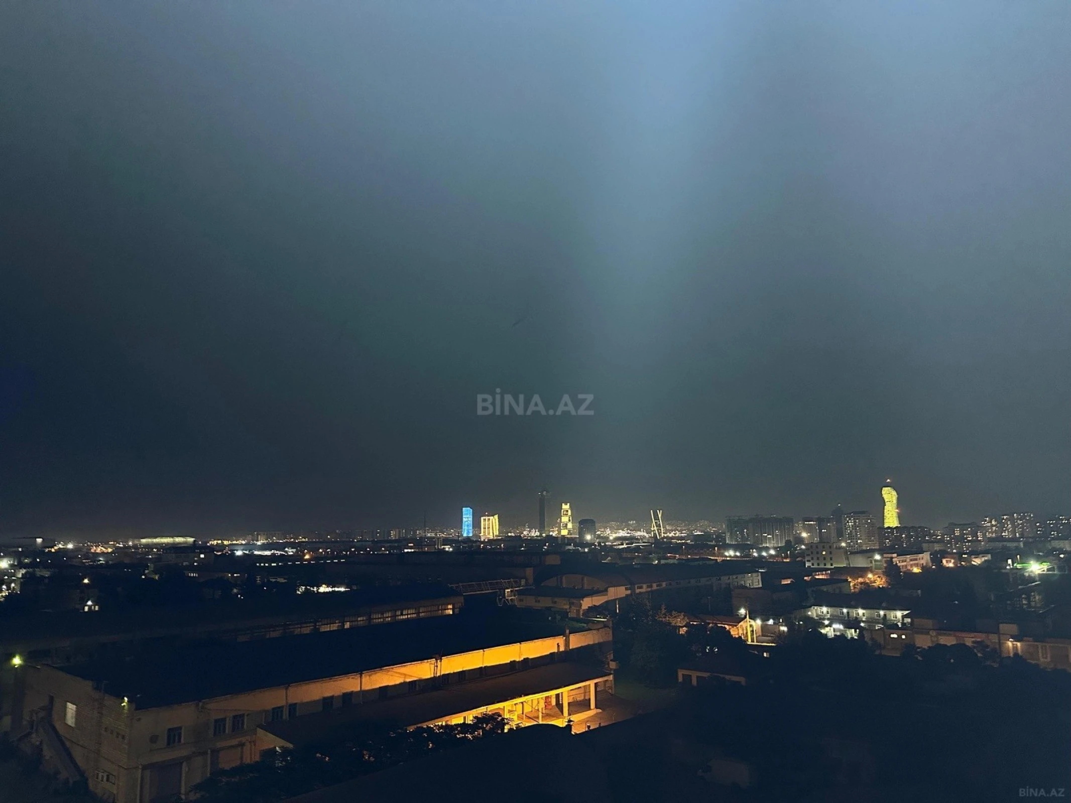 Satılır 2 otaqlı mənzil 82 m²