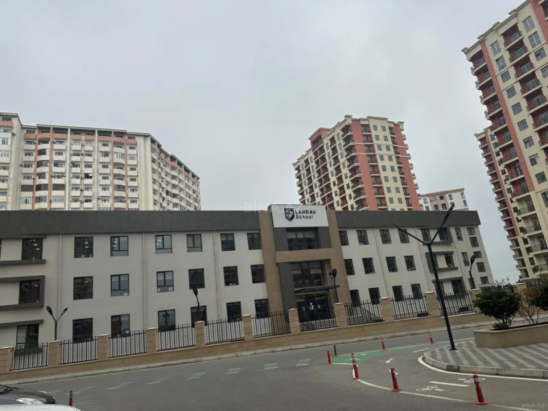 Satılır 2 otaqlı mənzil 82 m²