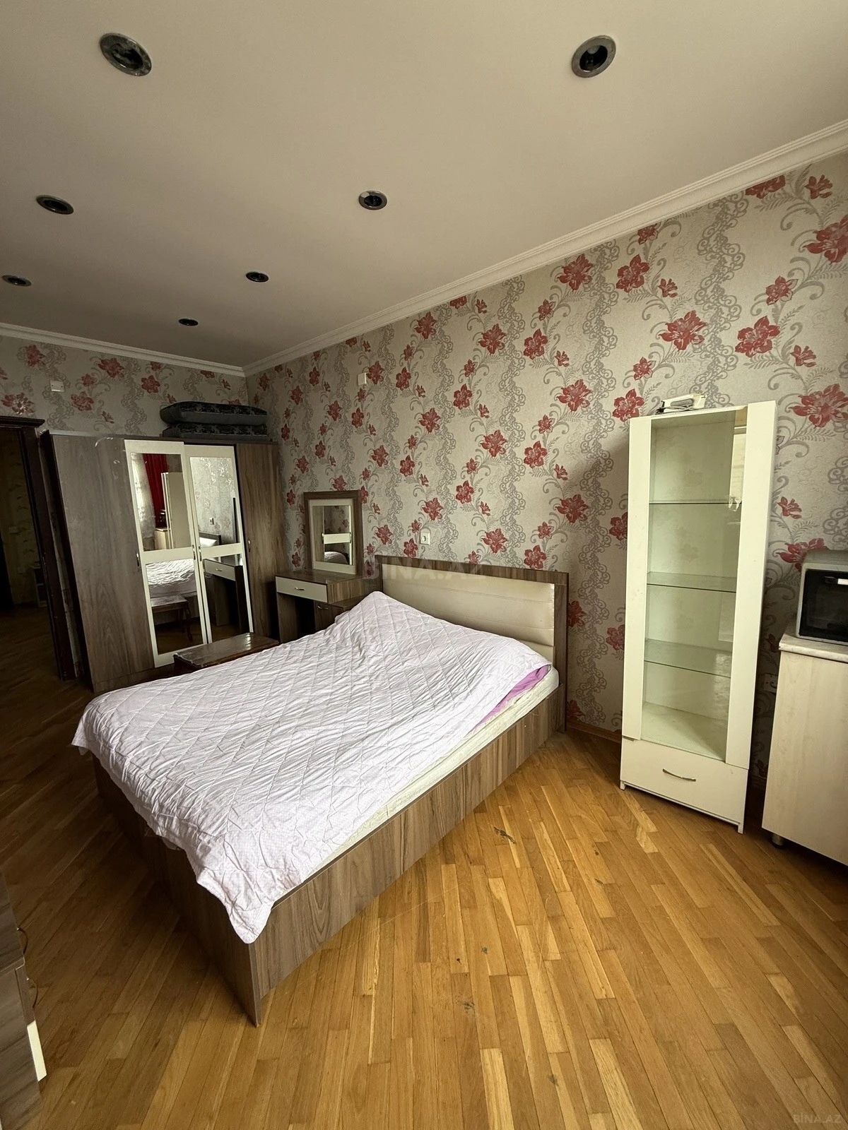 Kirayə verilir 3 otaqlı mənzil 95 m²