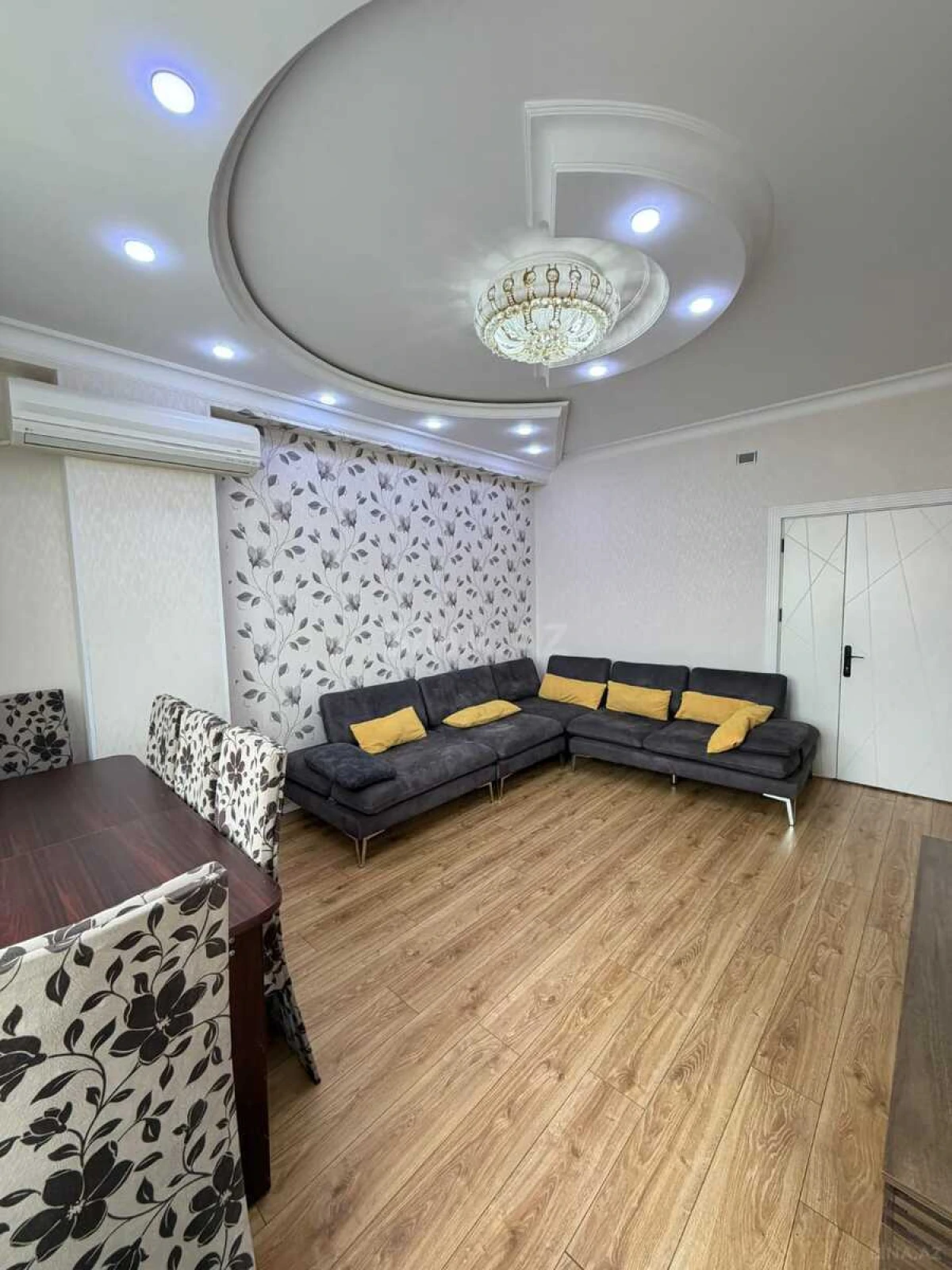 Satılır 3 otaqlı mənzil 106 m²