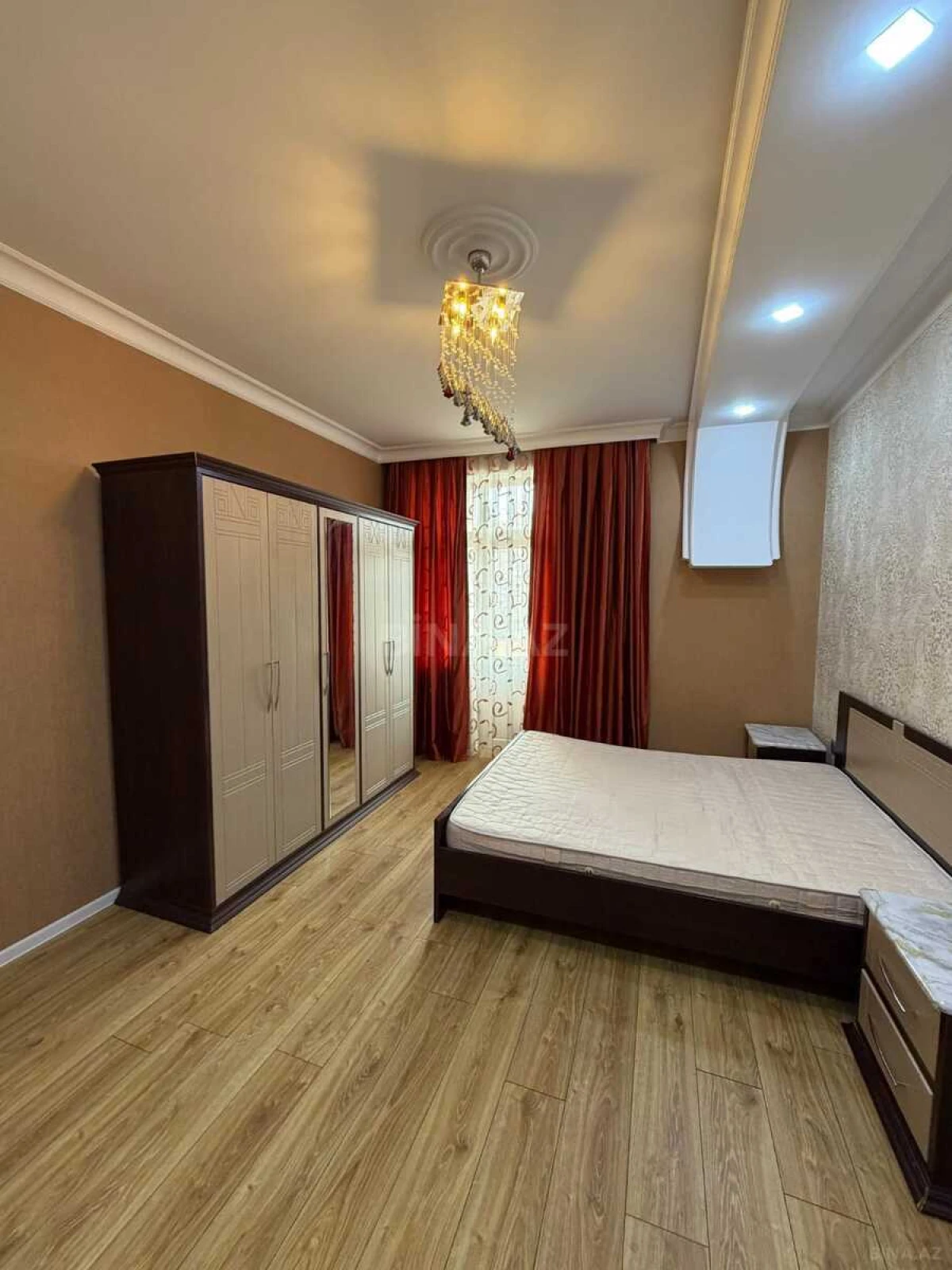 Satılır 3 otaqlı mənzil 106 m²