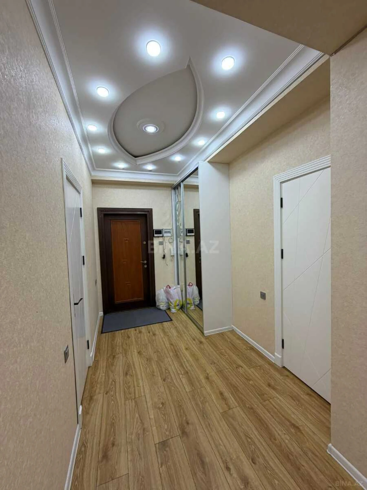 Satılır 3 otaqlı mənzil 106 m²