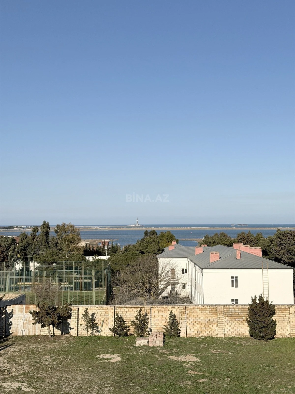 Satılır 14 otaqlı həyət evi 750 m²