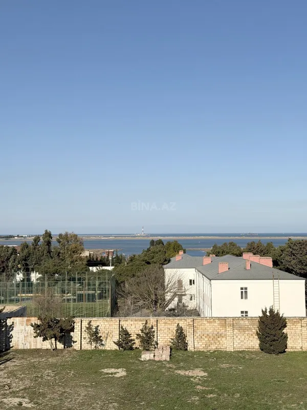 Satılır 14 otaqlı həyət evi 750 m²