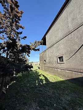 Satılır 14 otaqlı həyət evi 750 m²