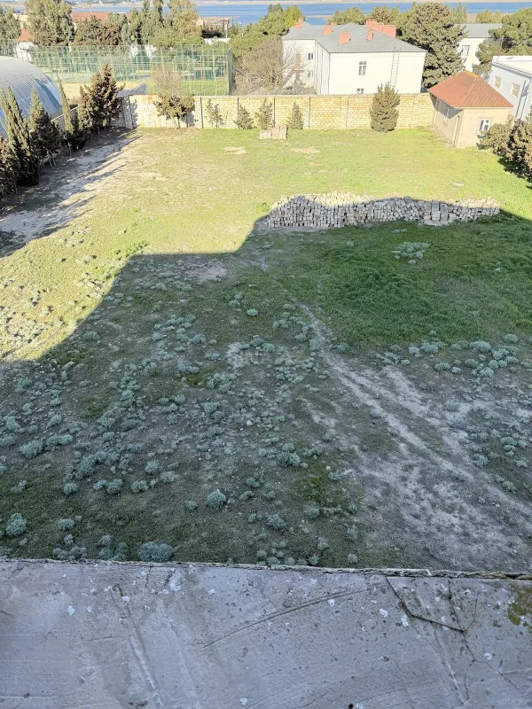 Satılır 14 otaqlı həyət evi 750 m²