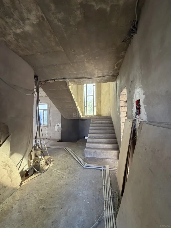 Satılır 14 otaqlı həyət evi 750 m²