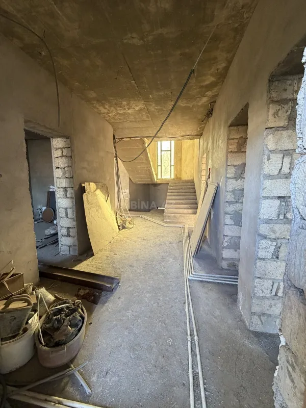 Satılır 14 otaqlı həyət evi 750 m²