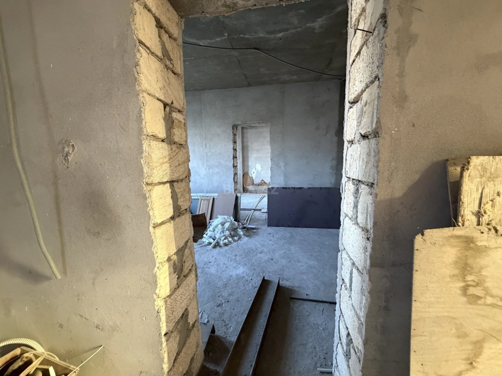 Satılır 14 otaqlı həyət evi 750 m²