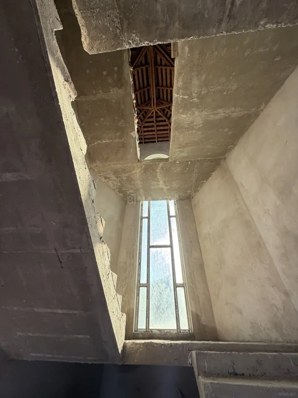 Satılır 14 otaqlı həyət evi 750 m²