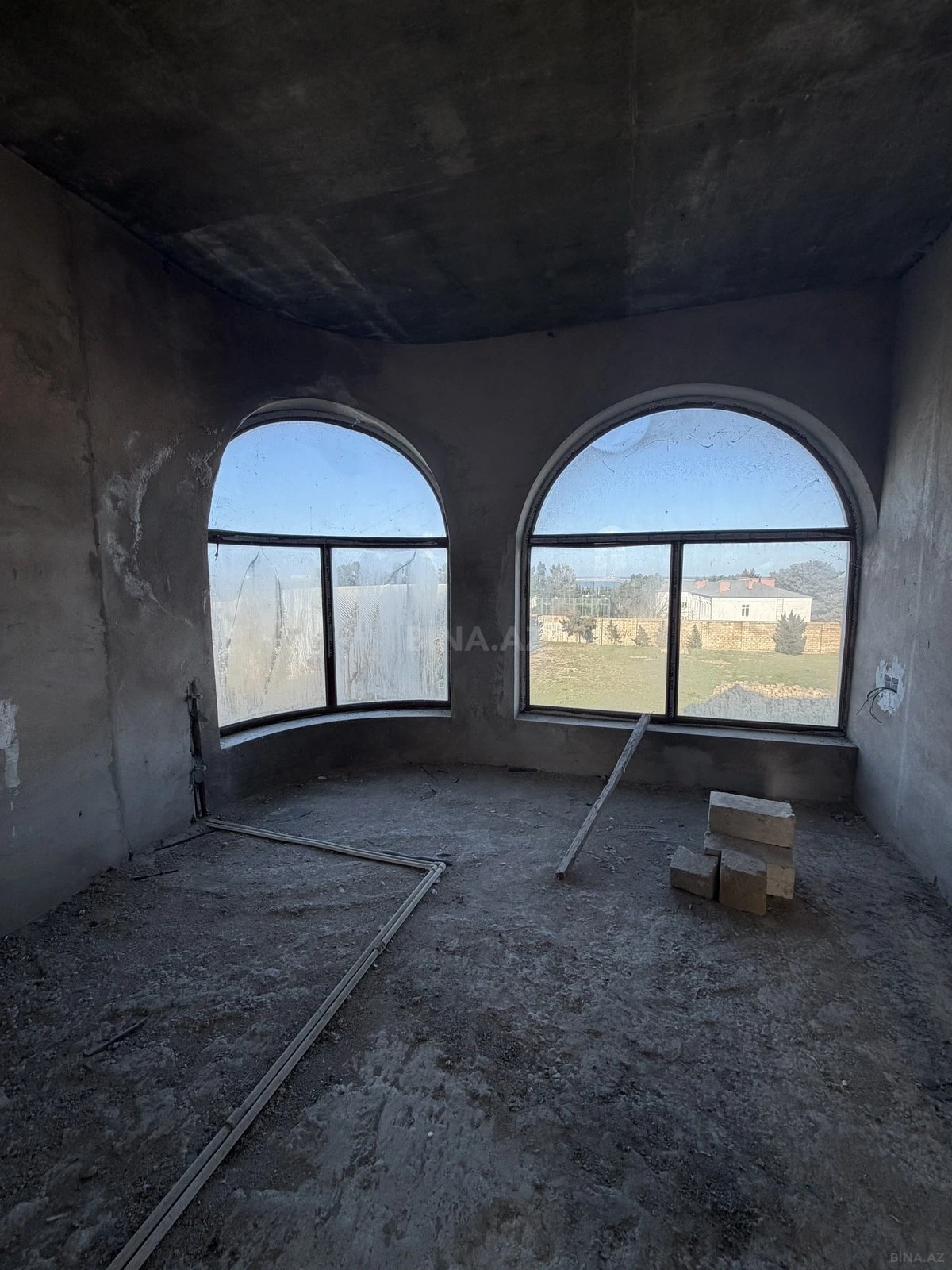 Satılır 14 otaqlı həyət evi 750 m²