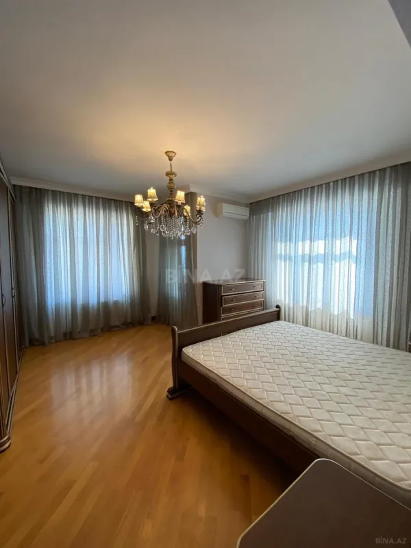 Kirayə verilir 4 otaqlı mənzil 160 m²