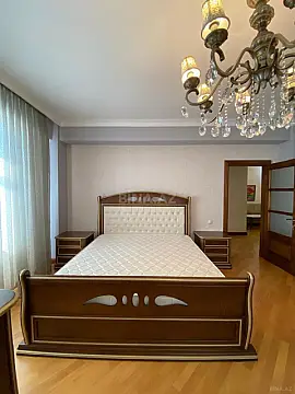 Kirayə verilir 4 otaqlı mənzil 160 m²