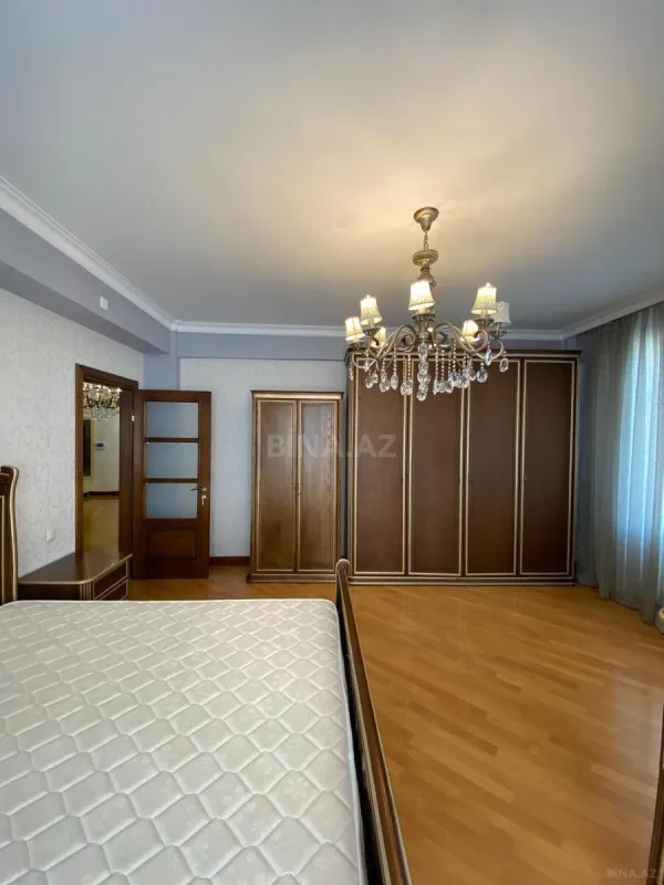 Kirayə verilir 4 otaqlı mənzil 160 m²