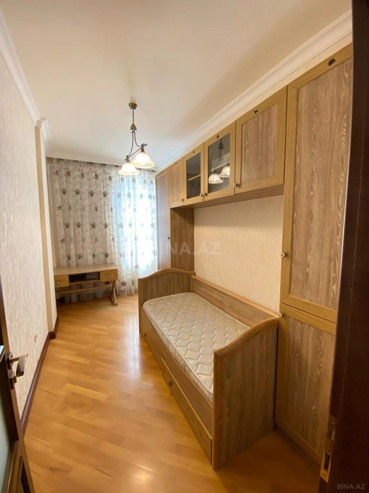Kirayə verilir 4 otaqlı mənzil 160 m²
