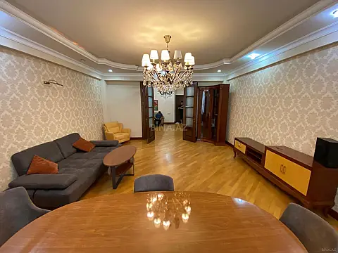 Kirayə verilir 4 otaqlı mənzil 160 m²