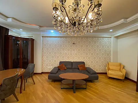 Kirayə verilir 4 otaqlı mənzil 160 m²