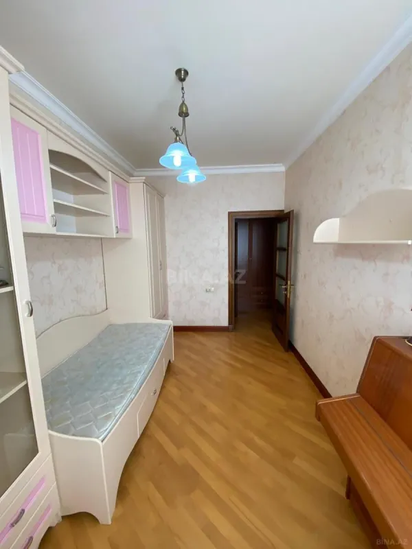 Kirayə verilir 4 otaqlı mənzil 160 m²