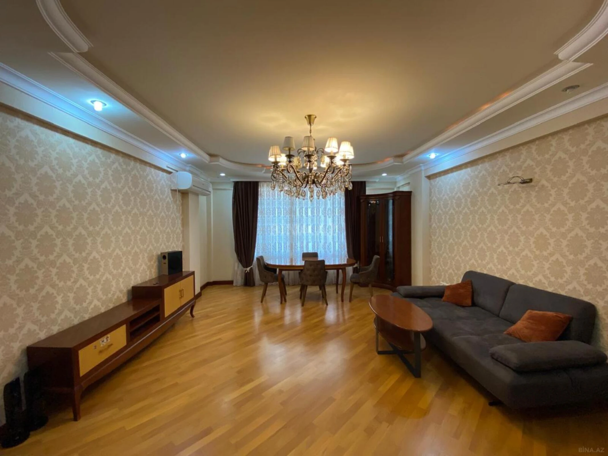 Kirayə verilir 4 otaqlı mənzil 160 m²