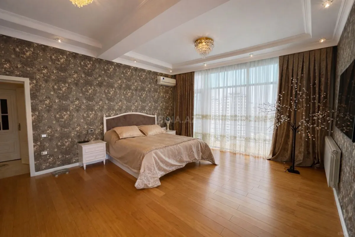Satılır 3 otaqlı mənzil 185 m²