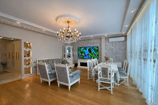 Satılır 3 otaqlı mənzil 185 m²