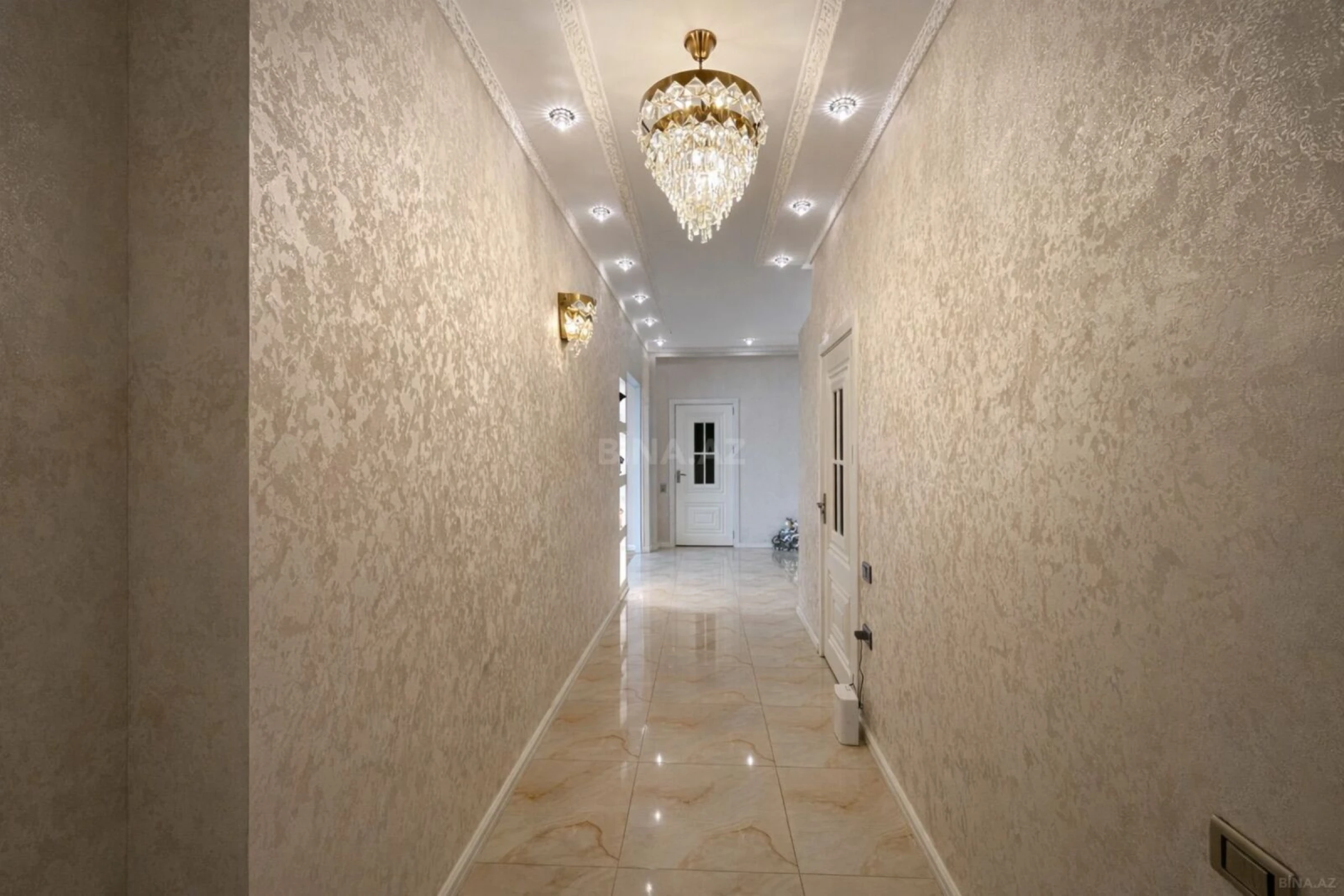 Satılır 3 otaqlı mənzil 185 m²