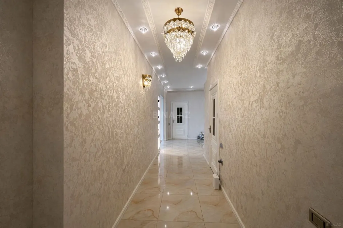Satılır 3 otaqlı mənzil 185 m²