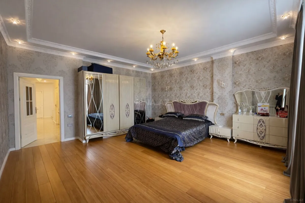 Satılır 3 otaqlı mənzil 185 m²