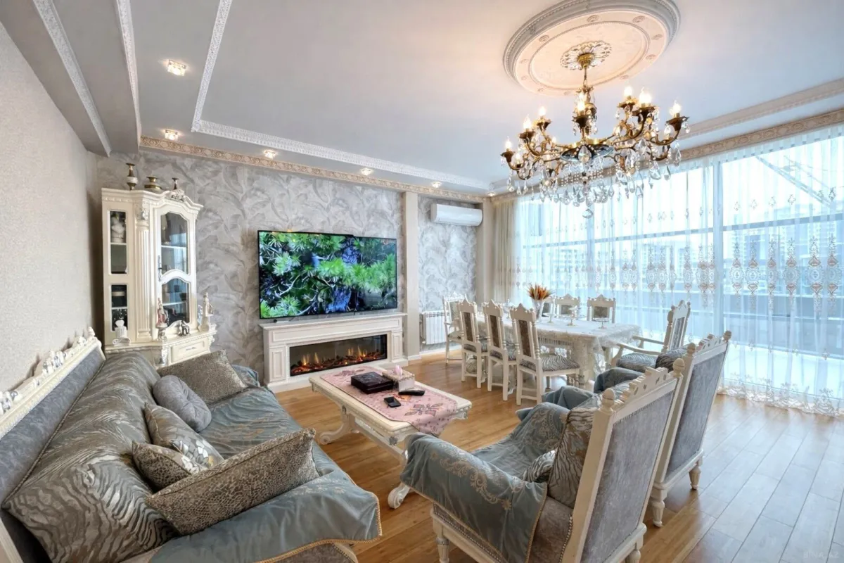 Satılır 3 otaqlı mənzil 185 m²