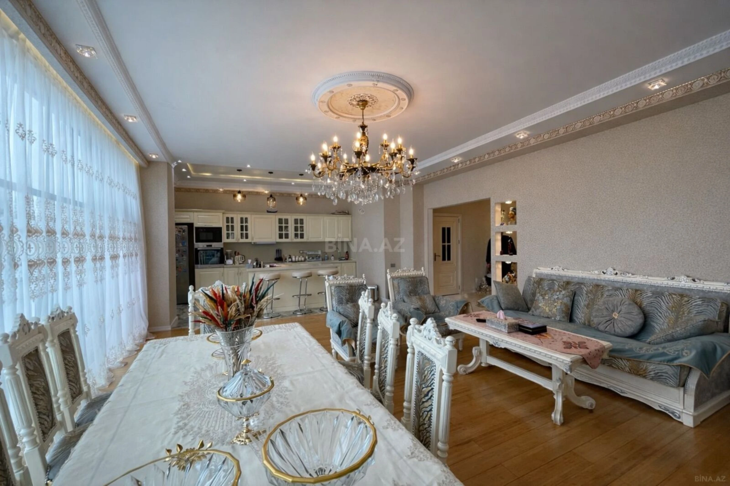 Satılır 3 otaqlı mənzil 185 m²