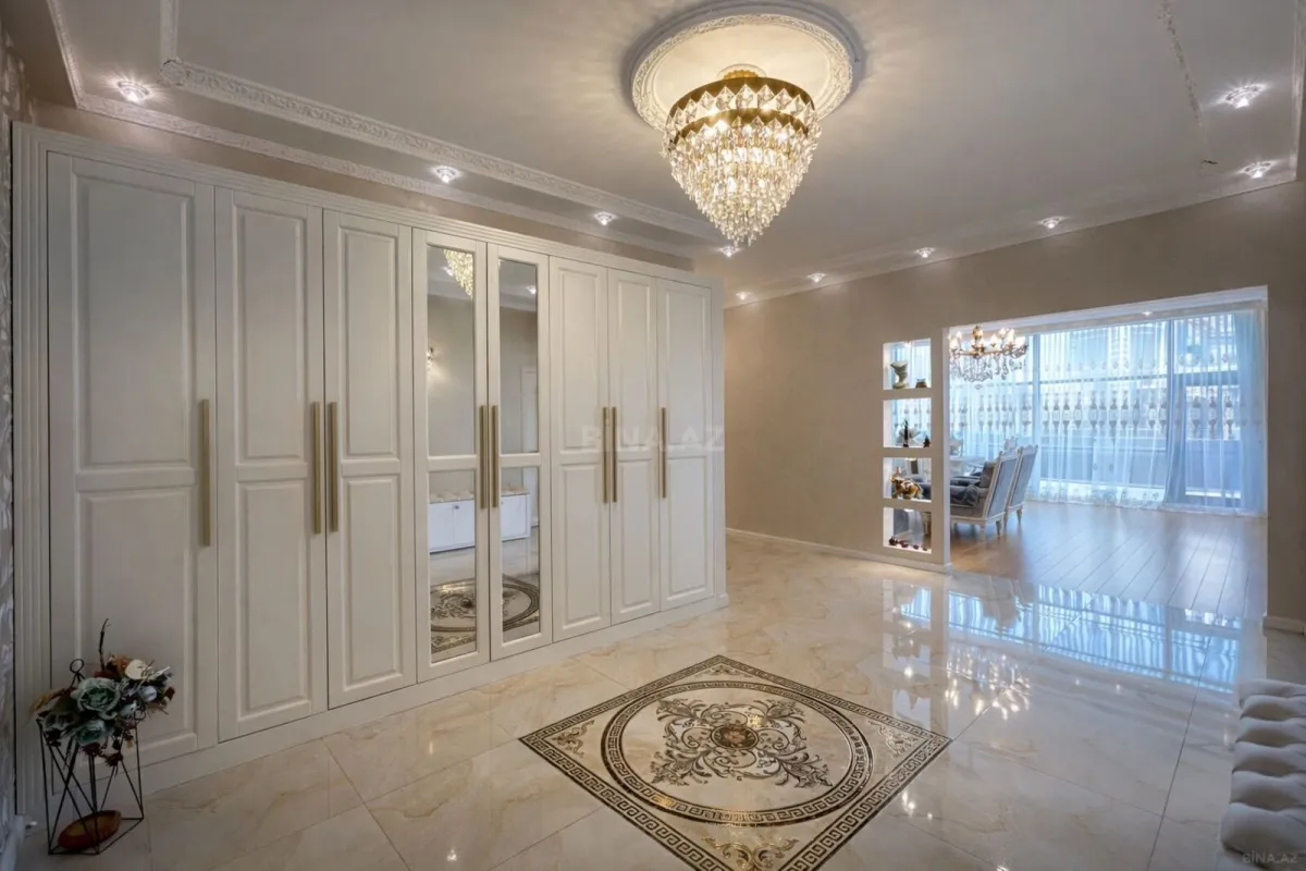 Satılır 3 otaqlı mənzil 185 m²
