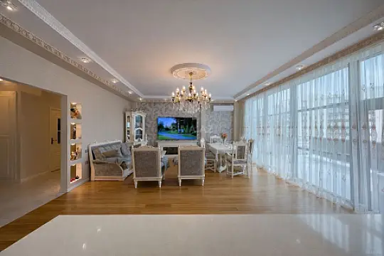 Satılır 3 otaqlı mənzil 185 m²
