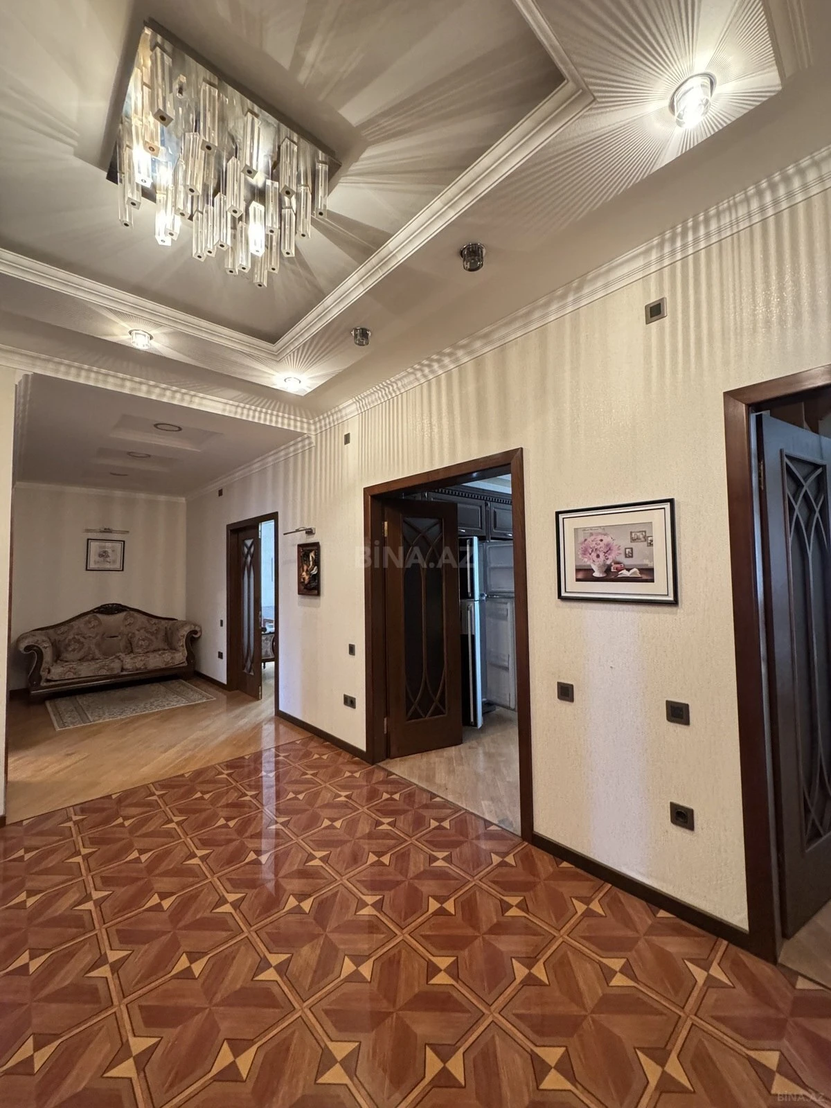 Kirayə verilir 3 otaqlı mənzil 150 m²