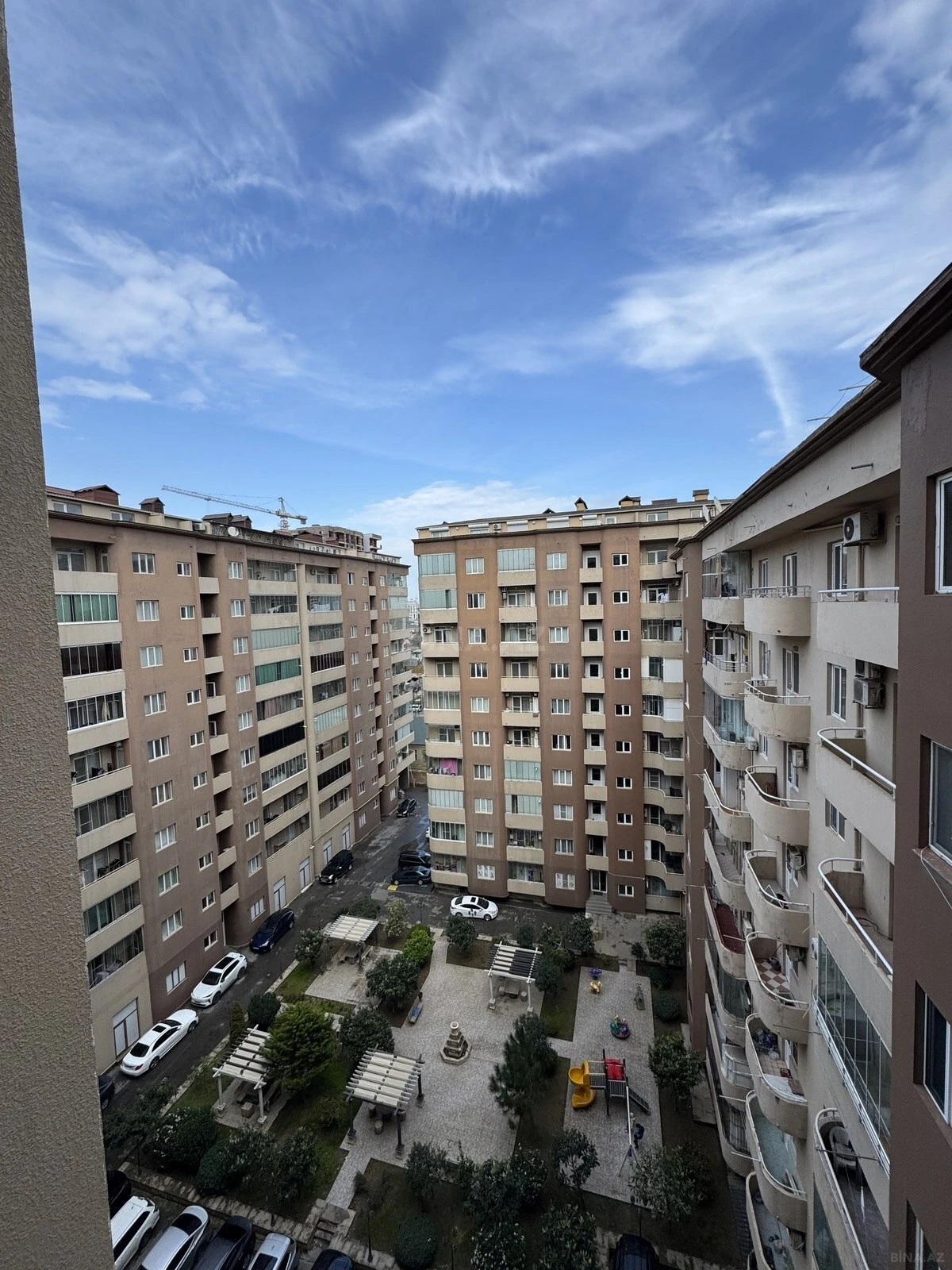 Kirayə verilir 3 otaqlı mənzil 150 m²