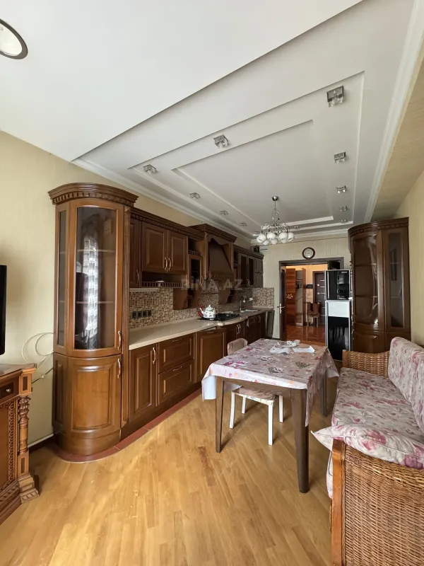 Kirayə verilir 3 otaqlı mənzil 150 m²