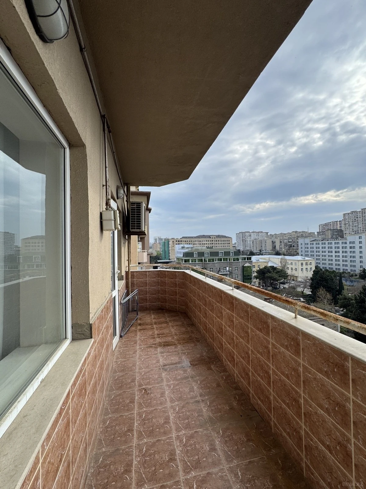 Kirayə verilir 3 otaqlı mənzil 150 m²