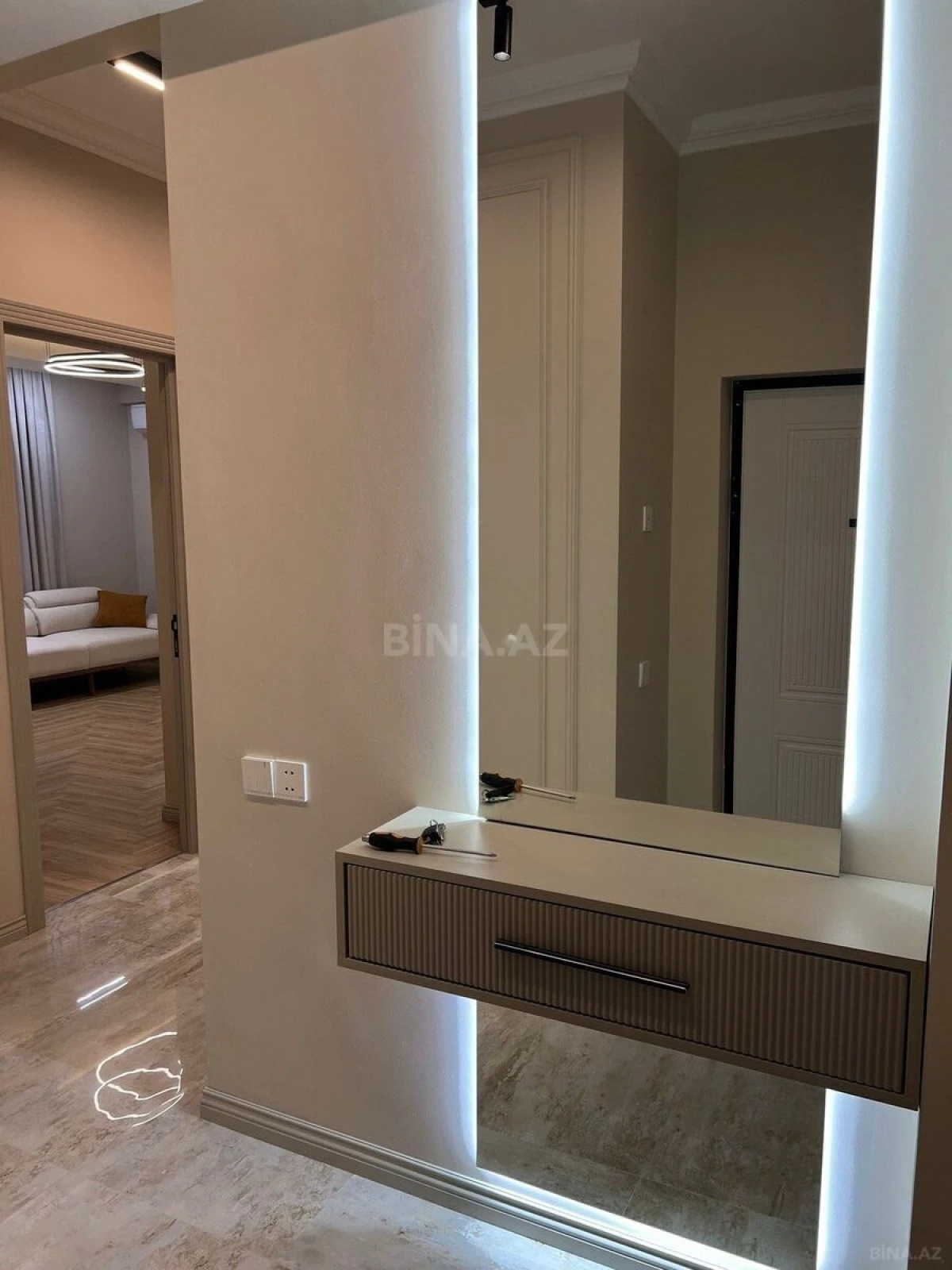 Satılır 2 otaqlı mənzil 77 m²