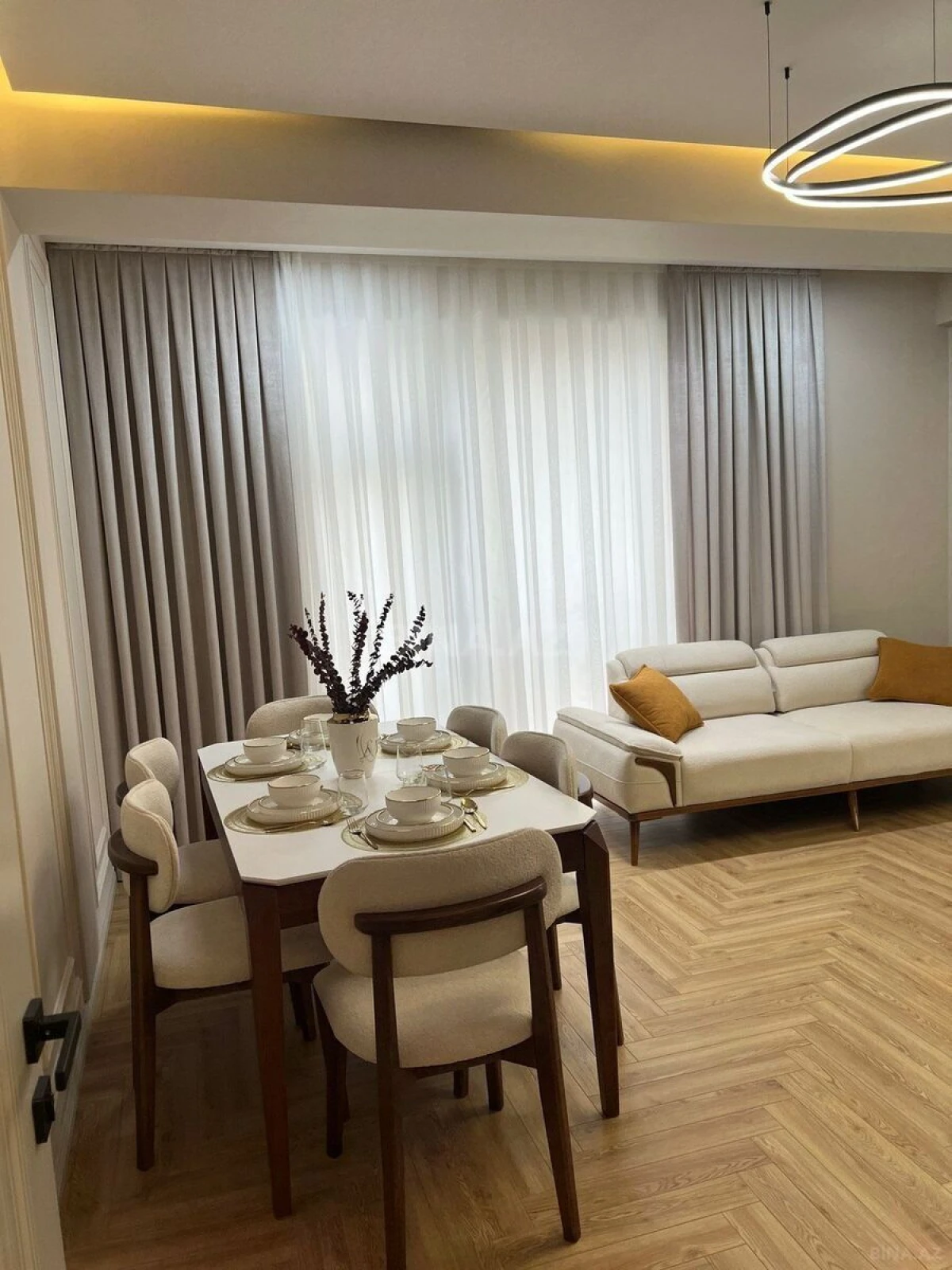 Satılır 2 otaqlı mənzil 77 m²